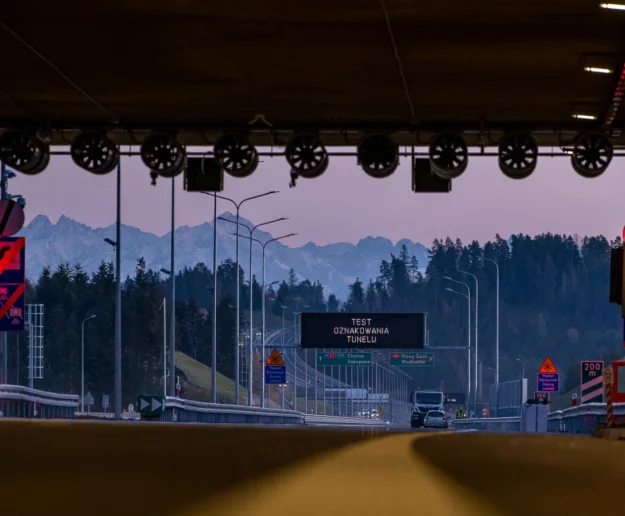 Sieć płatnych dróg powiększyła się o około 645 km, stawki wzrosły o ponad 40% - zdjęcie główne