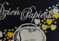 Janie Pawle II- pamiętamy ! Dzień Papieski w Szkole Podstawowej w Pasierbcu - zdjęcie główne