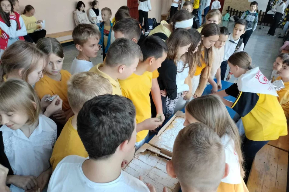 Janie Pawle II- pamiętamy ! Dzień Papieski w Szkole Podstawowej w Pasierbcu - zdjęcie 6