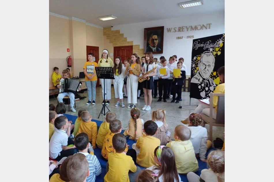 Janie Pawle II- pamiętamy ! Dzień Papieski w Szkole Podstawowej w Pasierbcu - zdjęcie 9