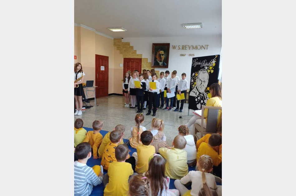 Janie Pawle II- pamiętamy ! Dzień Papieski w Szkole Podstawowej w Pasierbcu - zdjęcie 10