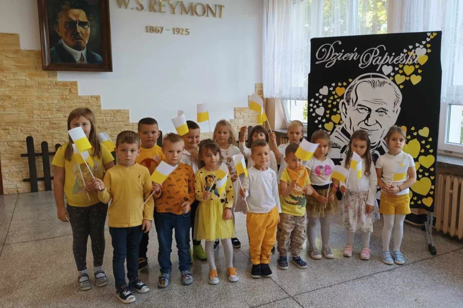 Janie Pawle II- pamiętamy ! Dzień Papieski w Szkole Podstawowej w Pasierbcu - zdjęcie 18