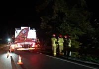 27-latek zasnął za kierownicą, auto wjechało do rzeki - zdjęcie główne