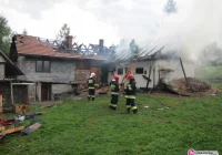 Rodzina straciła dom. Zasłabł strażak - zdjęcie główne