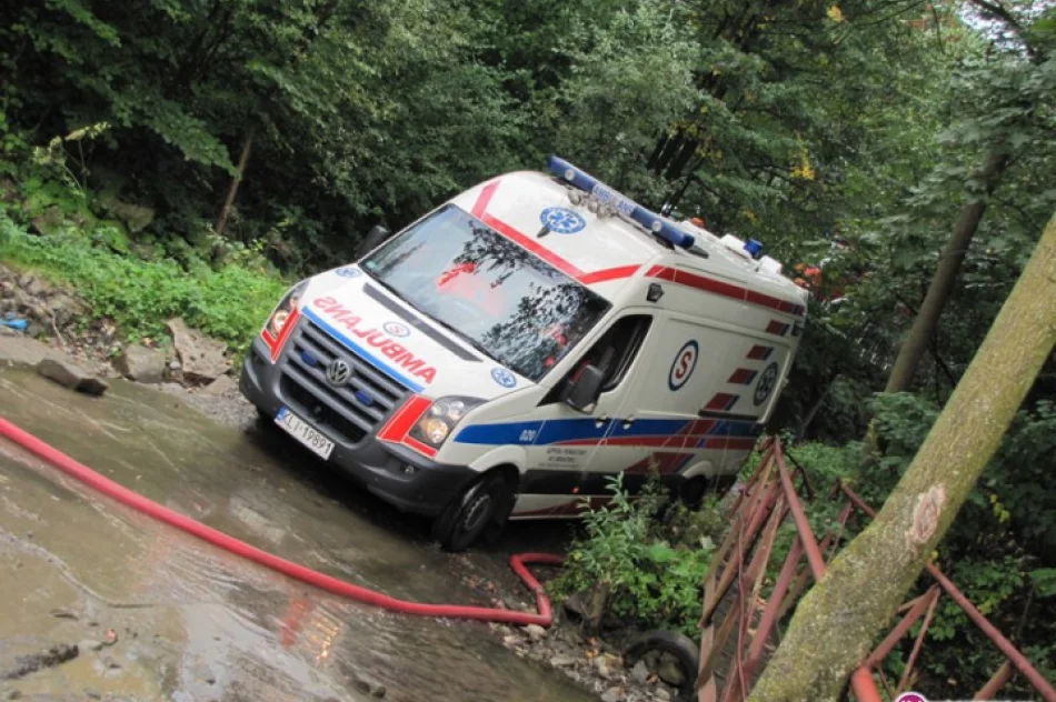 Rodzina straciła dom. Zasłabł strażak - zdjęcie 3