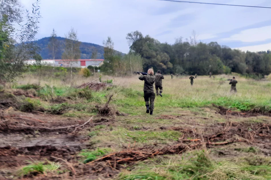 Młodzież szkoli się w zakresie taktyki i survivalu - zdjęcie 6