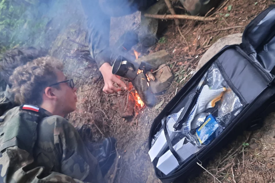 Młodzież szkoli się w zakresie taktyki i survivalu - zdjęcie 7