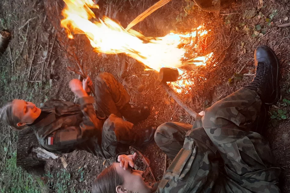 Młodzież szkoli się w zakresie taktyki i survivalu - zdjęcie 8