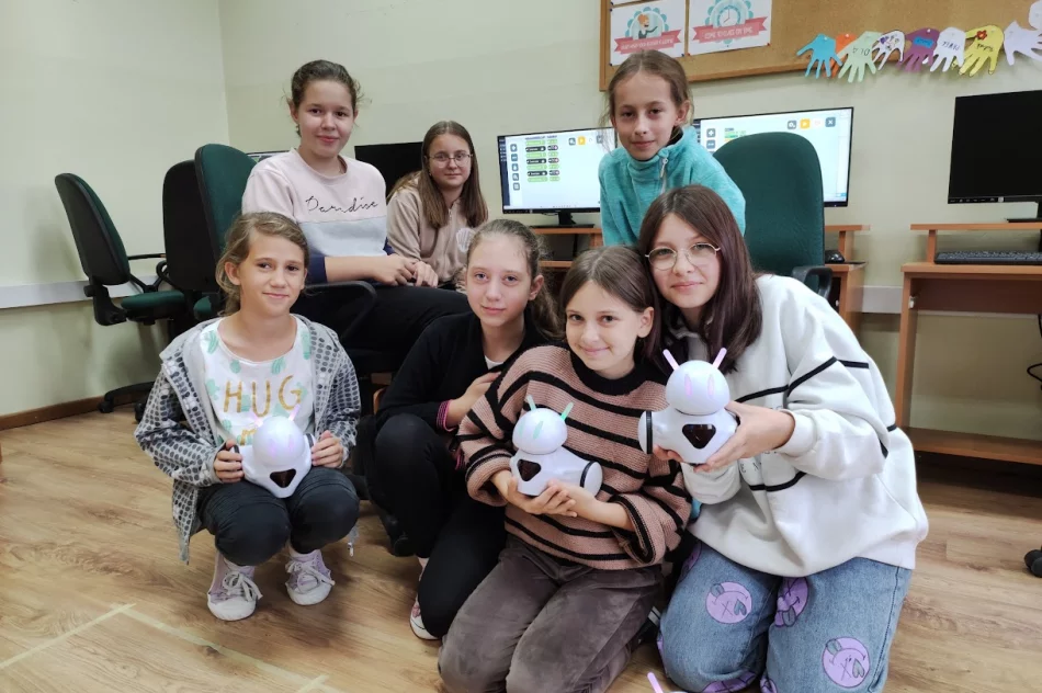 Code Week 2023 w Szkole Podstawowej im. Marii Dąbrowskiej w Nowym Rybiu. - zdjęcie 2