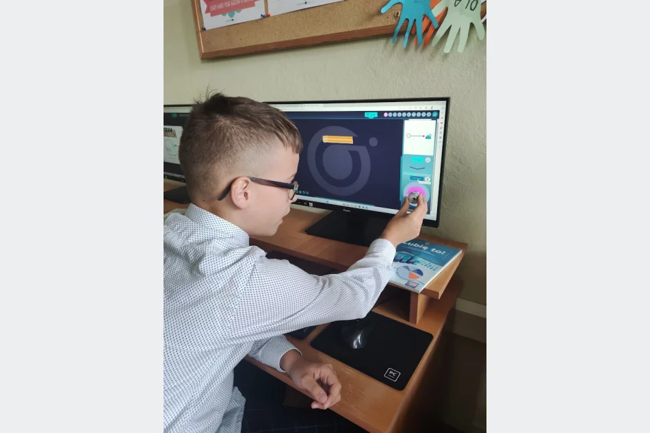 Code Week 2023 w Szkole Podstawowej im. Marii Dąbrowskiej w Nowym Rybiu. - zdjęcie 3