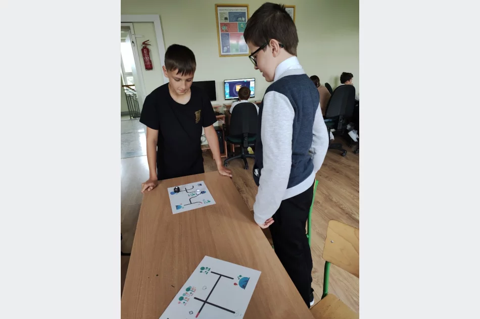 Code Week 2023 w Szkole Podstawowej im. Marii Dąbrowskiej w Nowym Rybiu. - zdjęcie 7