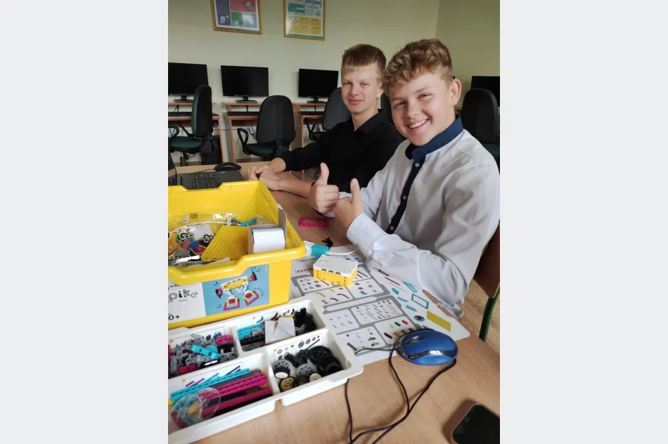 Code Week 2023 w Szkole Podstawowej im. Marii Dąbrowskiej w Nowym Rybiu. - zdjęcie 9
