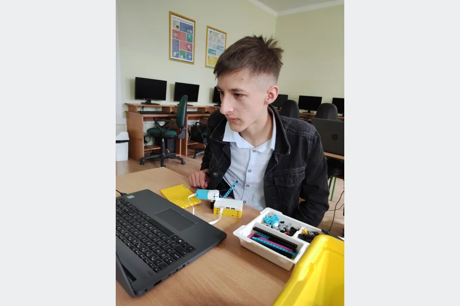 Code Week 2023 w Szkole Podstawowej im. Marii Dąbrowskiej w Nowym Rybiu. - zdjęcie 10
