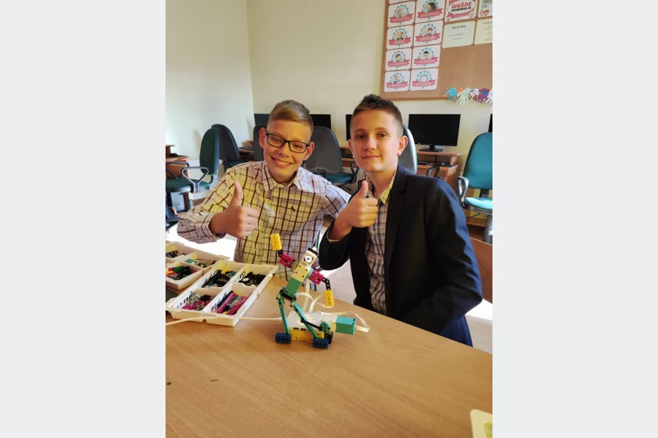 Code Week 2023 w Szkole Podstawowej im. Marii Dąbrowskiej w Nowym Rybiu. - zdjęcie 13