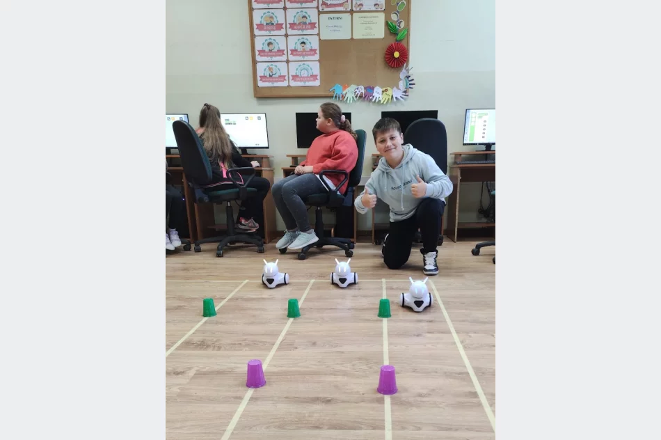 Code Week 2023 w Szkole Podstawowej im. Marii Dąbrowskiej w Nowym Rybiu. - zdjęcie 16