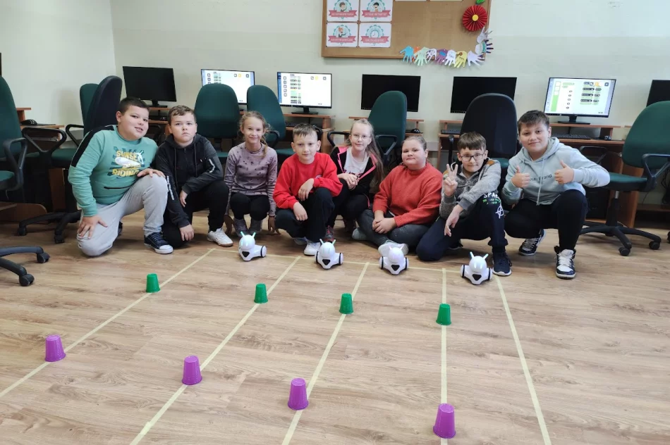 Code Week 2023 w Szkole Podstawowej im. Marii Dąbrowskiej w Nowym Rybiu. - zdjęcie 17