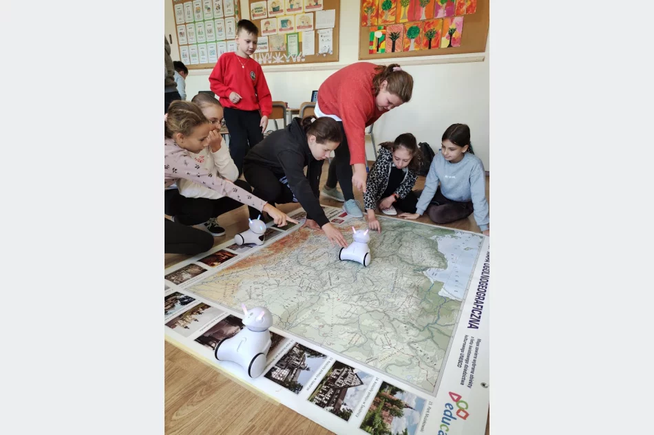 Code Week 2023 w Szkole Podstawowej im. Marii Dąbrowskiej w Nowym Rybiu. - zdjęcie 18