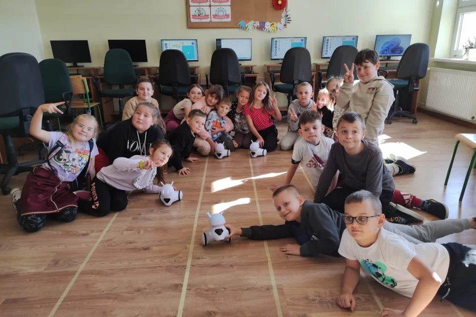 Code Week 2023 w Szkole Podstawowej im. Marii Dąbrowskiej w Nowym Rybiu. - zdjęcie 20