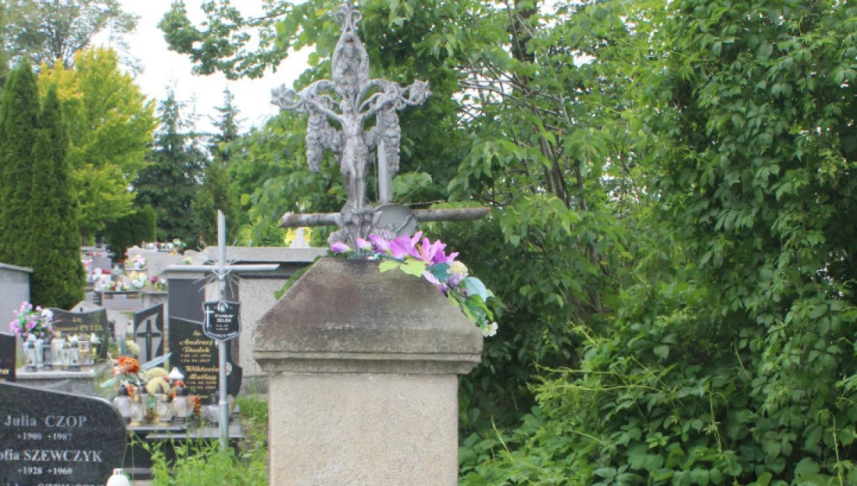 Ciekawe odkrycie na łososińskim cmentarzu