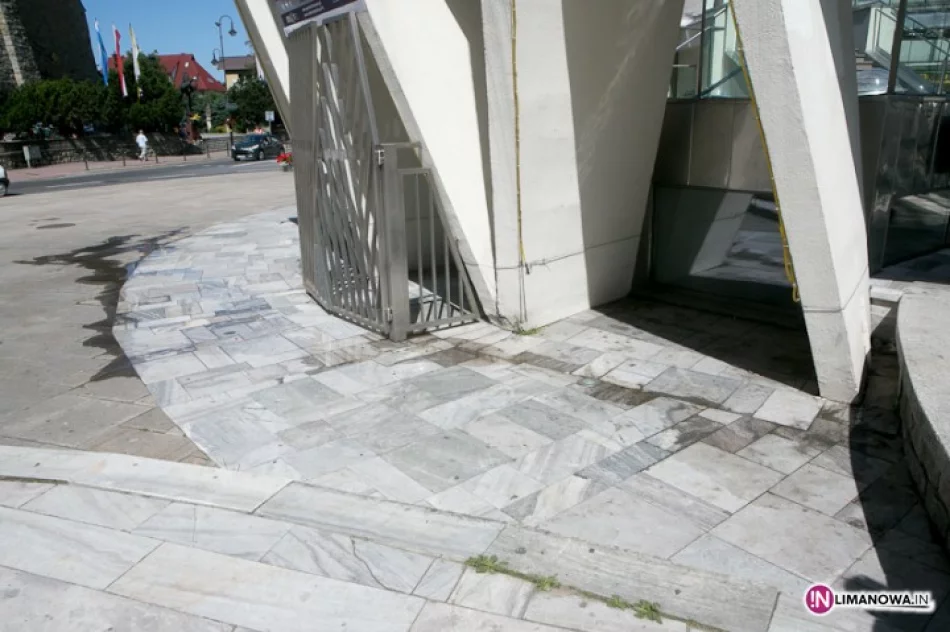 Uszczelniali, a już przecieka - zdjęcie 2