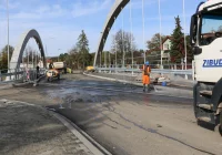 Pierwsze warstwy asfaltu na moście w ciągu ul. Lipowej - zdjęcie główne