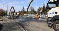 Pierwsze warstwy asfaltu na moście w ciągu ul. Lipowej - zdjęcie 3