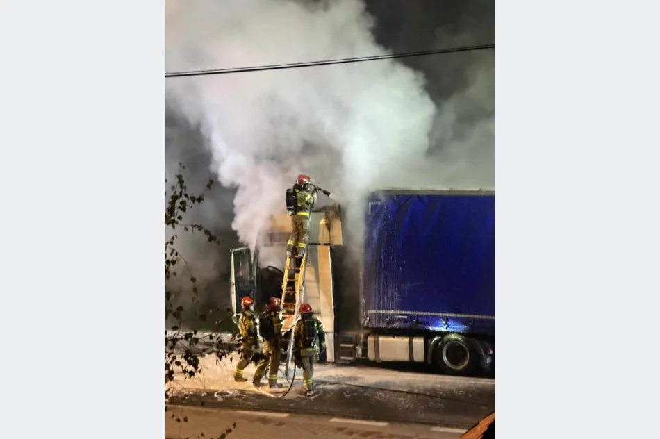 Pożar TIR'a na ulicy Krakowskiej. "Ludzie, więcej empatii" - zdjęcie 17