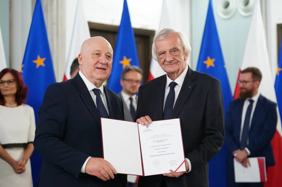 Nowo wybrani posłowie odebrali zaświadczenia w Sejmie - zdjęcie 2