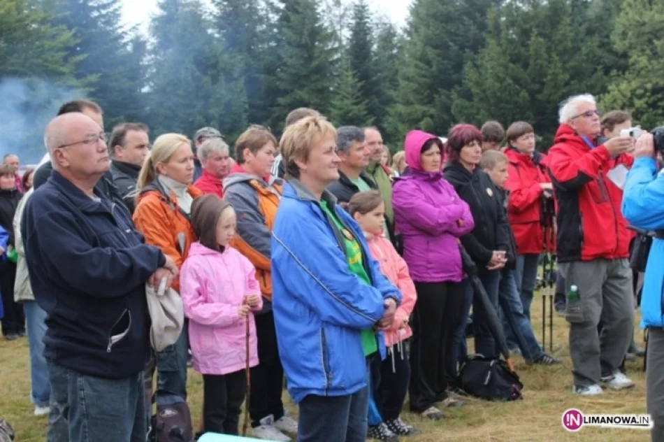 800 turystów na szczycie Łopienia - zdjęcie 2