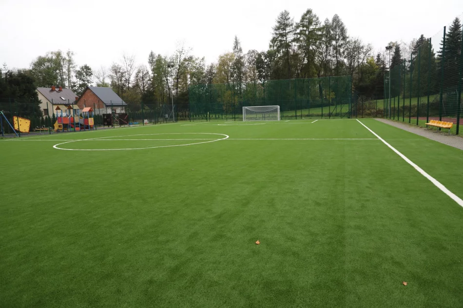 Modernizacja kompleksów Orlik w miejscowości Męcina i Pisarzowa. - zdjęcie 5