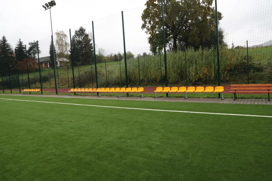 Modernizacja kompleksów Orlik w miejscowości Męcina i Pisarzowa. - zdjęcie 7