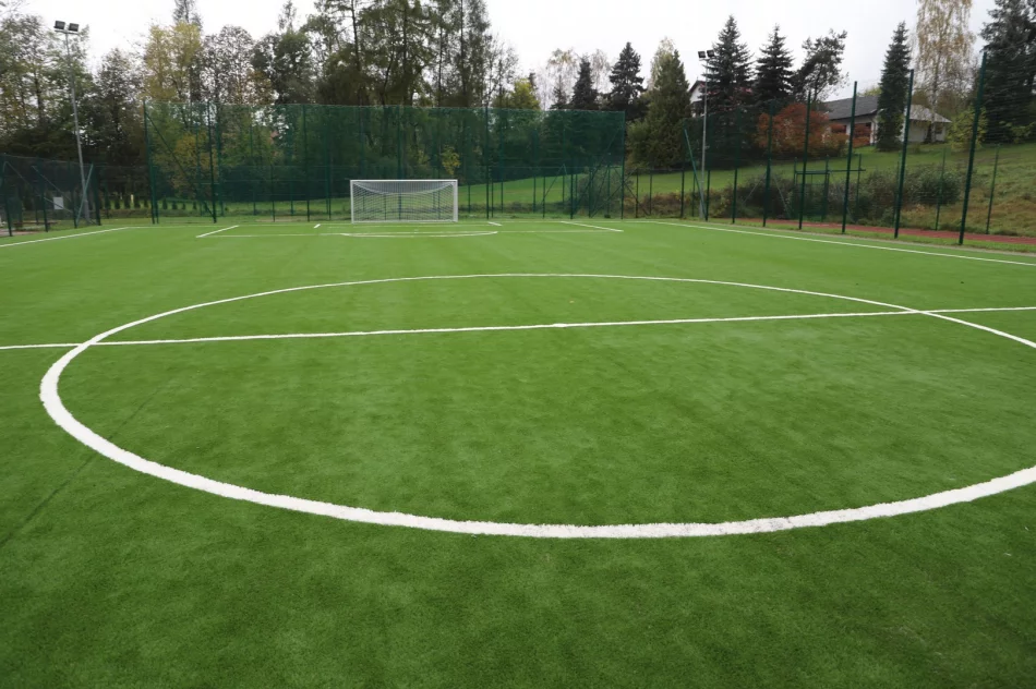 Modernizacja kompleksów Orlik w miejscowości Męcina i Pisarzowa. - zdjęcie 12