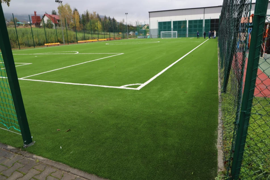 Modernizacja kompleksów Orlik w miejscowości Męcina i Pisarzowa. - zdjęcie 15