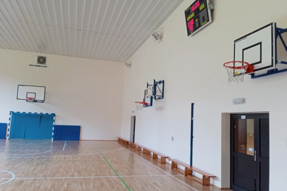 Zakończono prace związane z modernizacją sali gimnastycznej w Szkole Podstawowej w Starej Wsi nr 1 - zdjęcie 5
