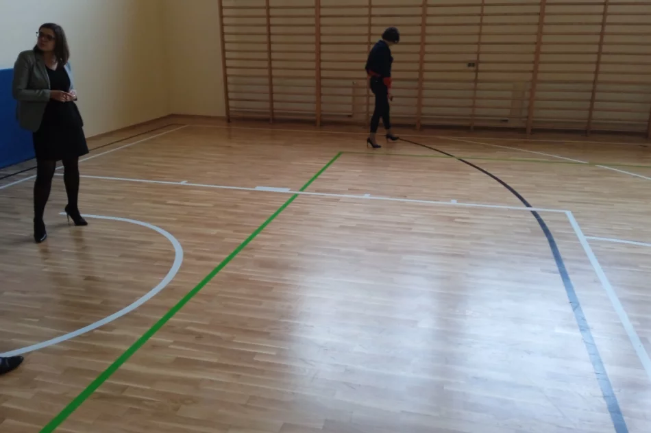 Zakończono prace związane z modernizacją sali gimnastycznej w Szkole Podstawowej w Starej Wsi nr 1 - zdjęcie 6