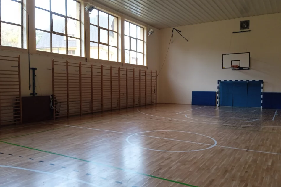 Zakończono prace związane z modernizacją sali gimnastycznej w Szkole Podstawowej w Starej Wsi nr 1 - zdjęcie 8