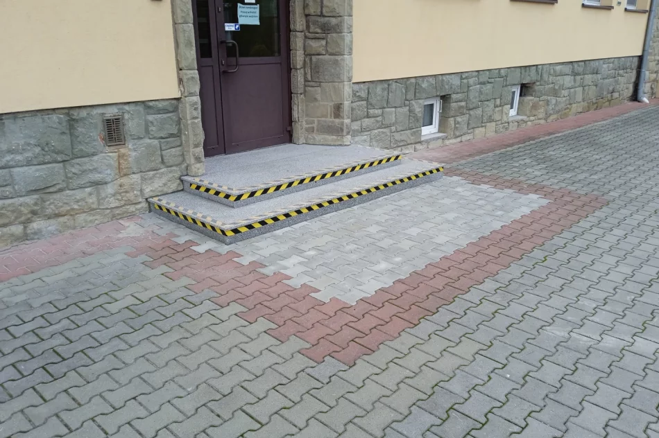 Zakończono prace związane z modernizacją sali gimnastycznej w Szkole Podstawowej w Starej Wsi nr 1 - zdjęcie 9