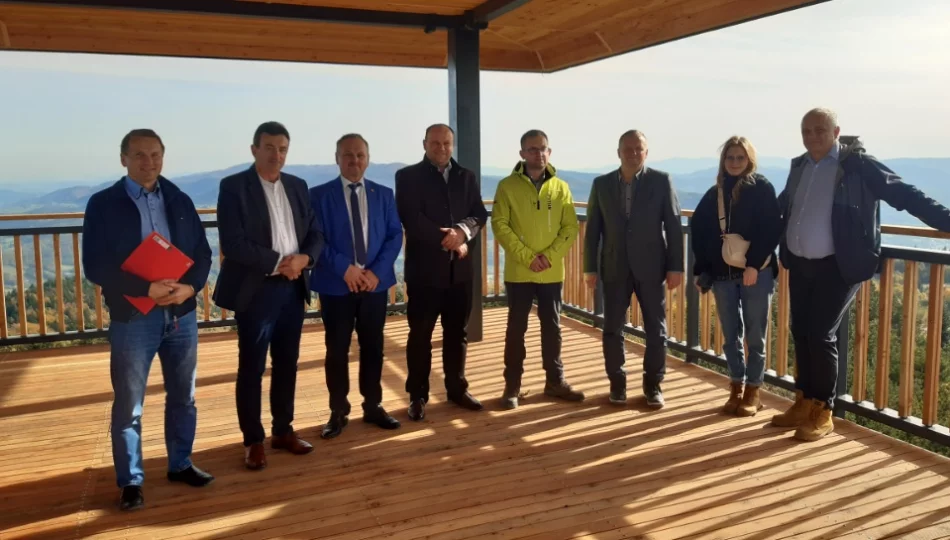 Ostatnie prace przy budowie wieży widokowej na górze Kamionna - zdjęcie 1