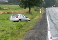 Toyota wypadła z drogi - zdjęcie główne
