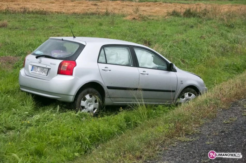 Toyota wypadła z drogi - zdjęcie 3