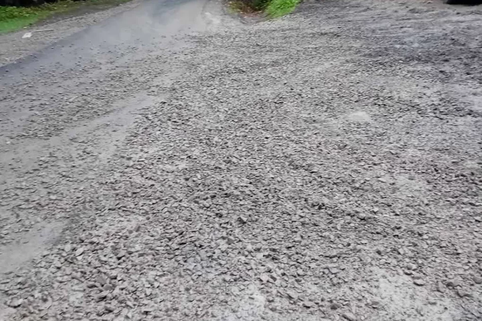 Niszczenie remontowanej drogi. Kto stoi za aktami wandalizmu? - zdjęcie 3