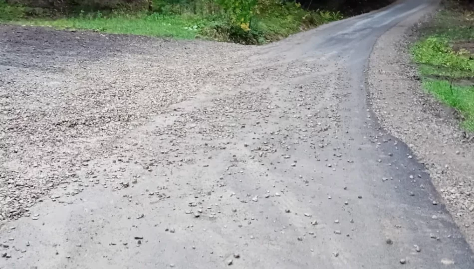 Niszczenie remontowanej drogi. Kto stoi za aktami wandalizmu? - zdjęcie 1