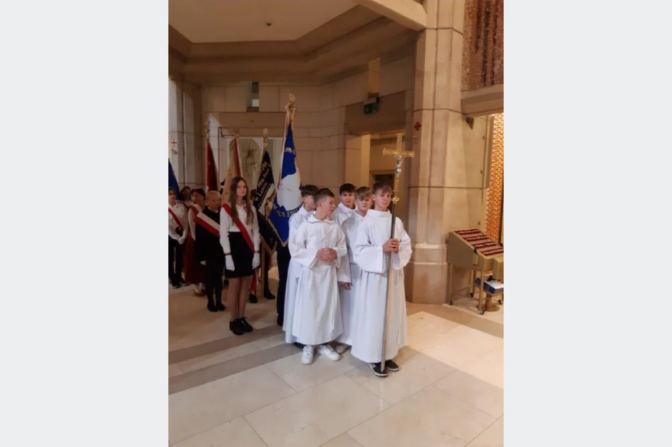 VI Pielgrzymka Szkół im. Jana Pawła II w sanktuarium (ZDJĘCIA) - zdjęcie 3