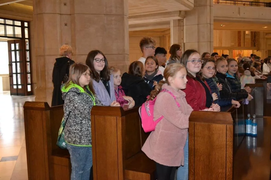 VI Pielgrzymka Szkół im. Jana Pawła II w sanktuarium (ZDJĘCIA) - zdjęcie 10