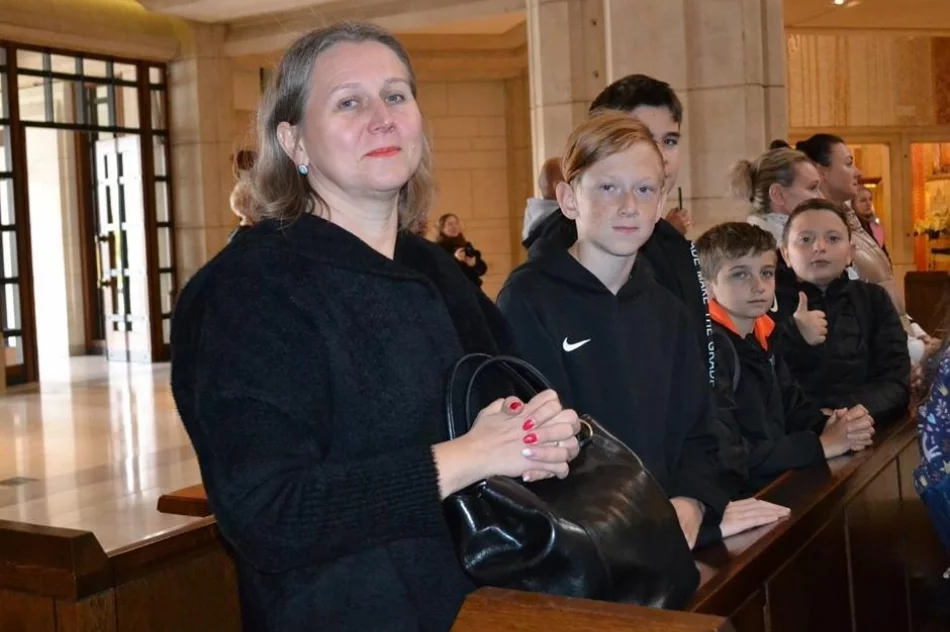 VI Pielgrzymka Szkół im. Jana Pawła II w sanktuarium (ZDJĘCIA) - zdjęcie 11