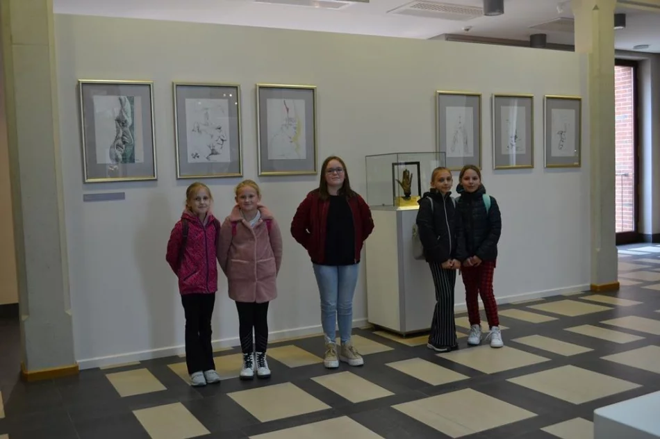 VI Pielgrzymka Szkół im. Jana Pawła II w sanktuarium (ZDJĘCIA) - zdjęcie 17