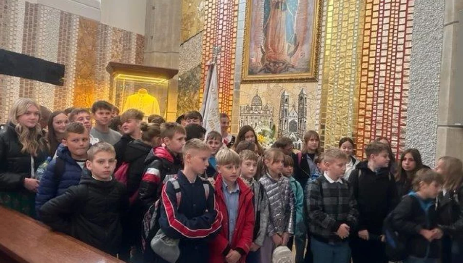 VI Pielgrzymka Szkół im. Jana Pawła II w sanktuarium (ZDJĘCIA) - zdjęcie 1