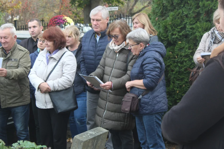 Podróż w czasie - spotkanie na łososińskim cmentarzu - zdjęcie 7