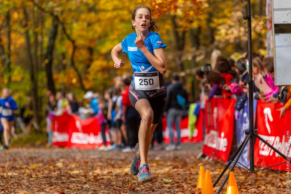 Zawodnicy Klubu „Limanowa Forrest” z medalami na Finale Grand Prix Małopolski w Biegach Przełajowych w Trzebini - zdjęcie 14