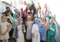 Korowód świętych w Szkole Podstawowej nr 2 w Limanowej - zdjęcie główne